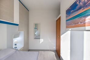 1 chambre, fer et planche Ă repasser, draps fournis