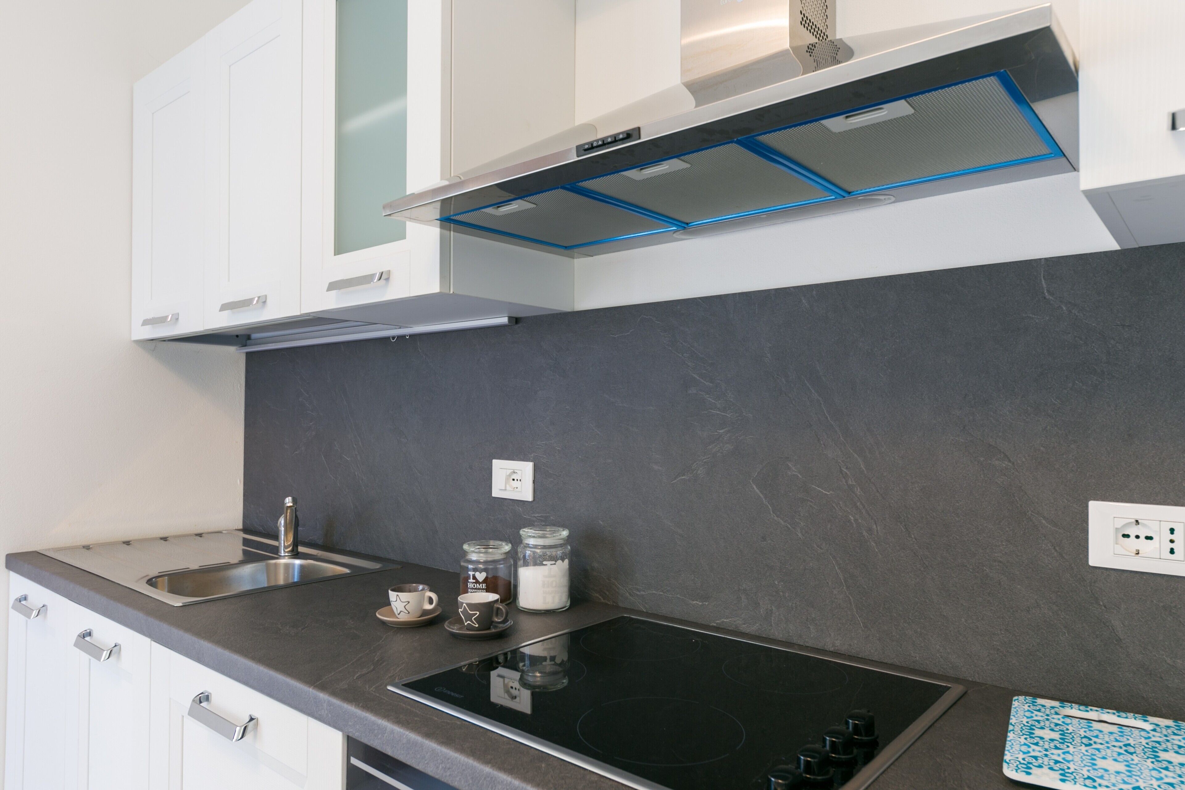 Kühlschrank, Ofen, Herdplatte, Hochstuhl