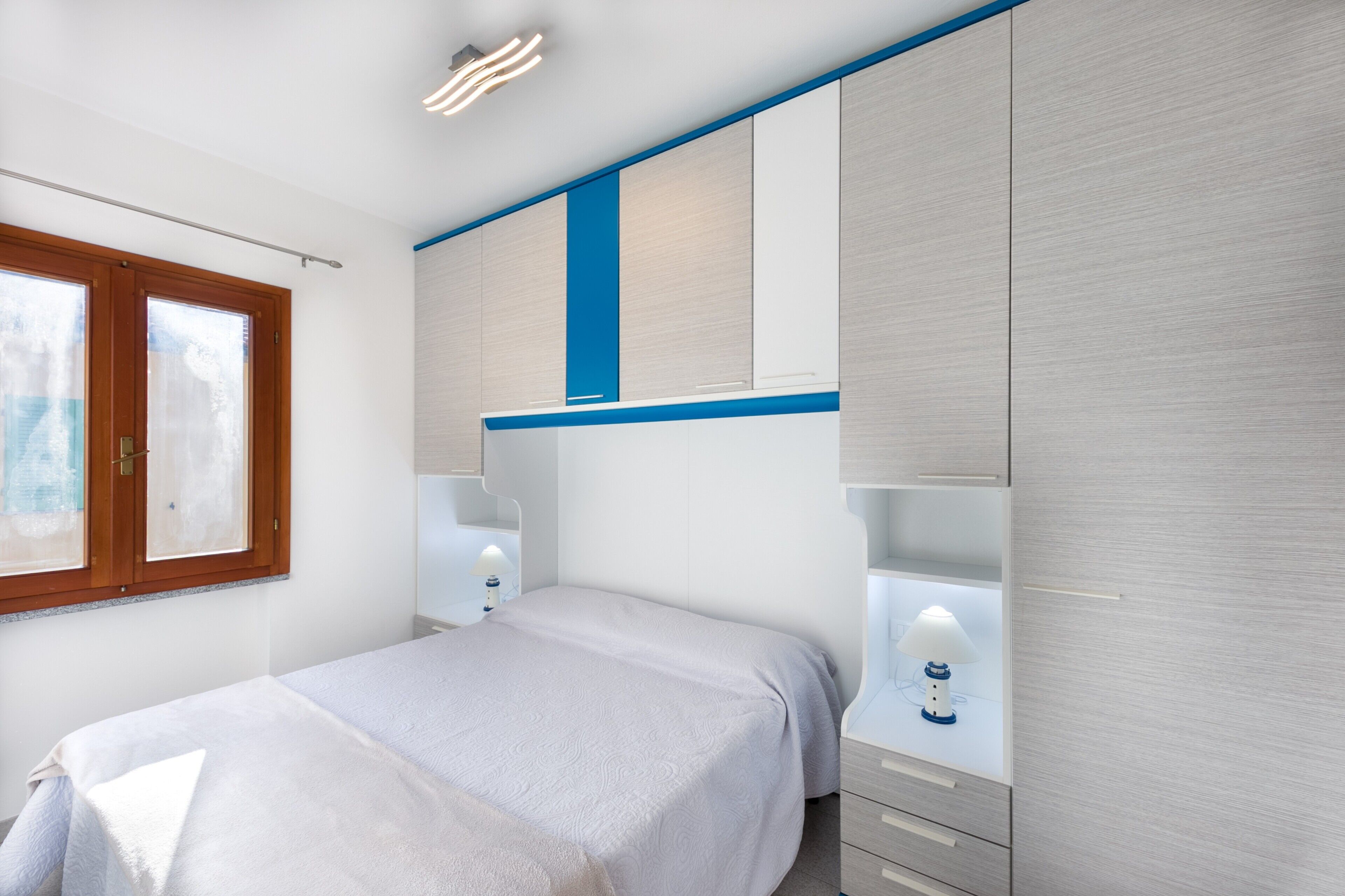 1 chambre, fer et planche à repasser, draps fournis