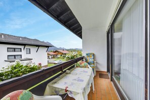Outdoor dining - Charming Holiday Apartment “Ried Inzell” with Mountain View & Wi-Fi; Parking Available (Inzell)