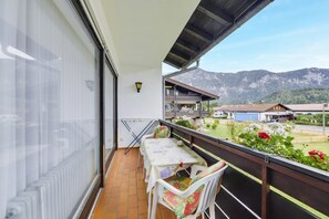 Outdoor dining - Charming Holiday Apartment “Ried Inzell” with Mountain View & Wi-Fi; Parking Available (Inzell)