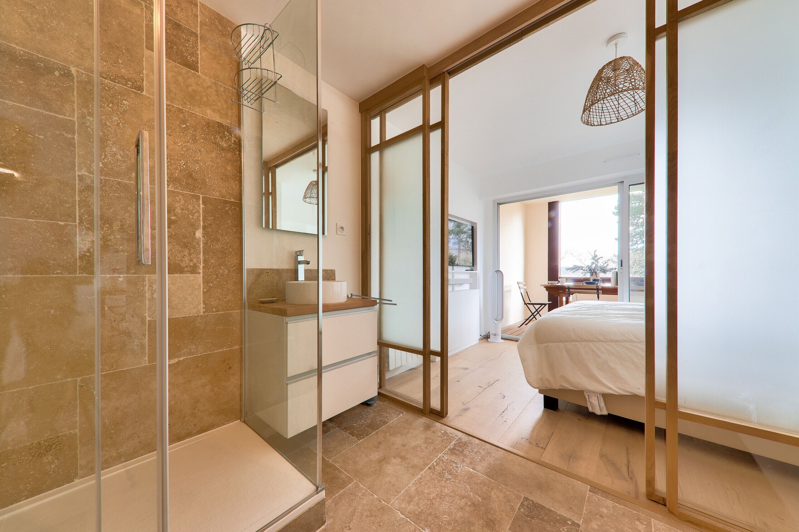 4 habitaciones, tabla de planchar con plancha y wifi gratis 