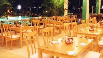 Tempat makan luar