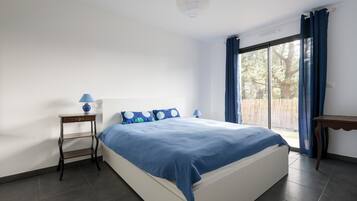 2 slaapkamers, een strijkplank/strijkijzer, gratis wifi