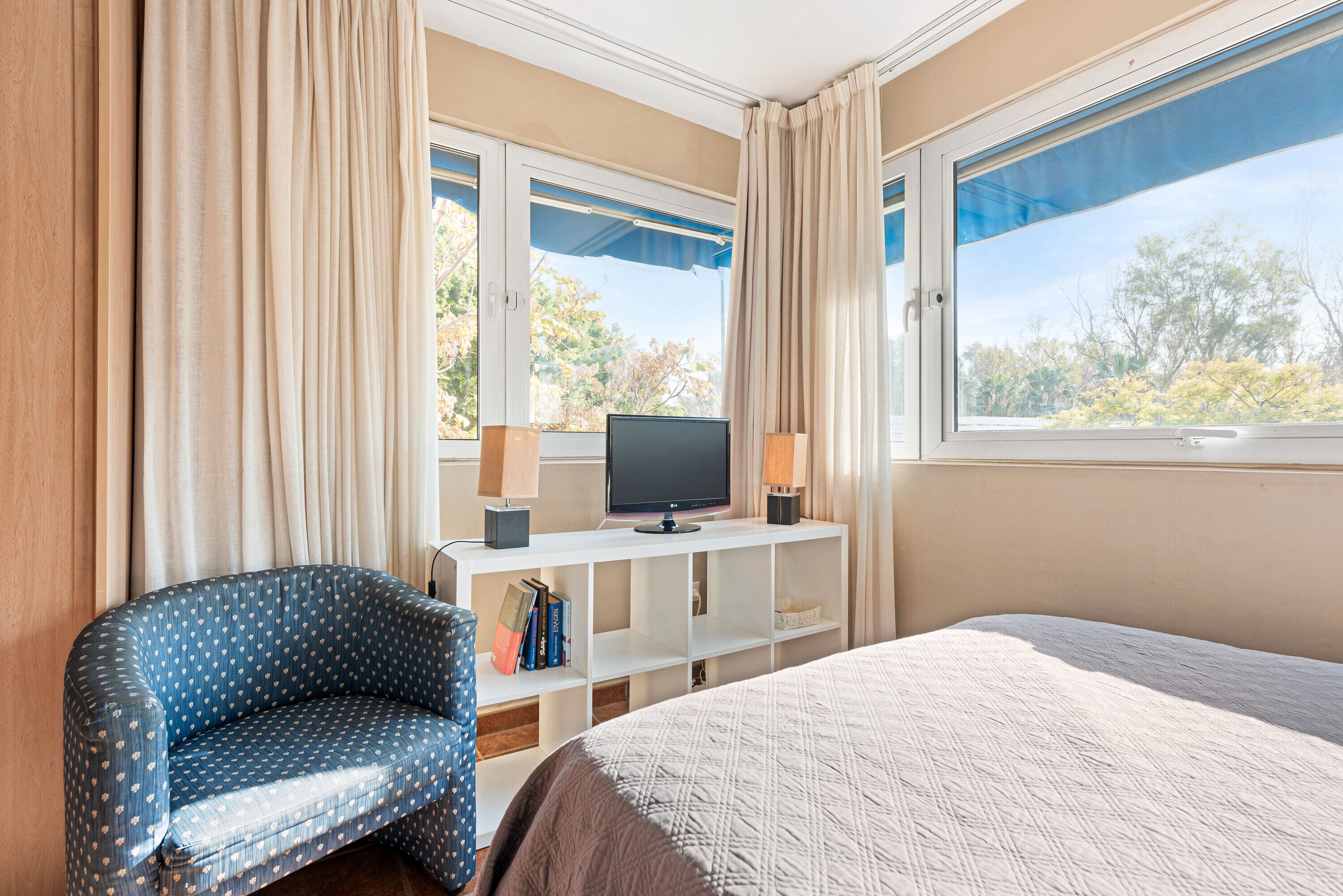 1 habitación, tabla de planchar con plancha, wifi gratis y ropa de cama 