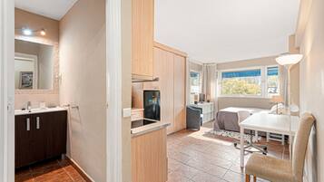 1 chambre, fer et planche à repasser, Wi-Fi gratuit, draps fournis