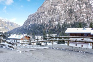 Property grounds - Apartment 'Cèsa Sot Rodela - Sas Piat' with Mountain View, Balcony and Wi-Fi (Campitello di Fassa)