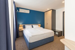 Business Double Room | Minibar, in-room safe, individually furnished, desk