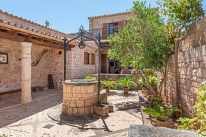 المنطقة المحيطة بالمنشأة