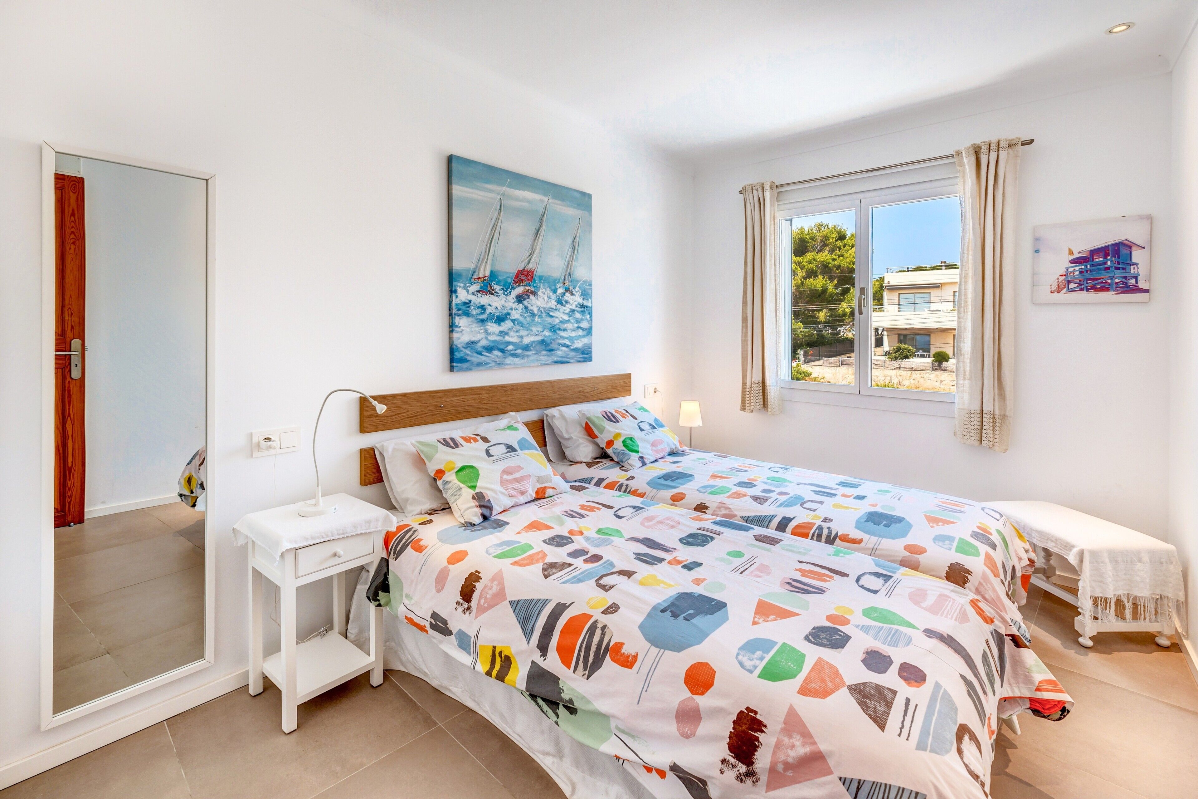 4 bedrooms, iron/ironing board, free WiFi, bed sheets