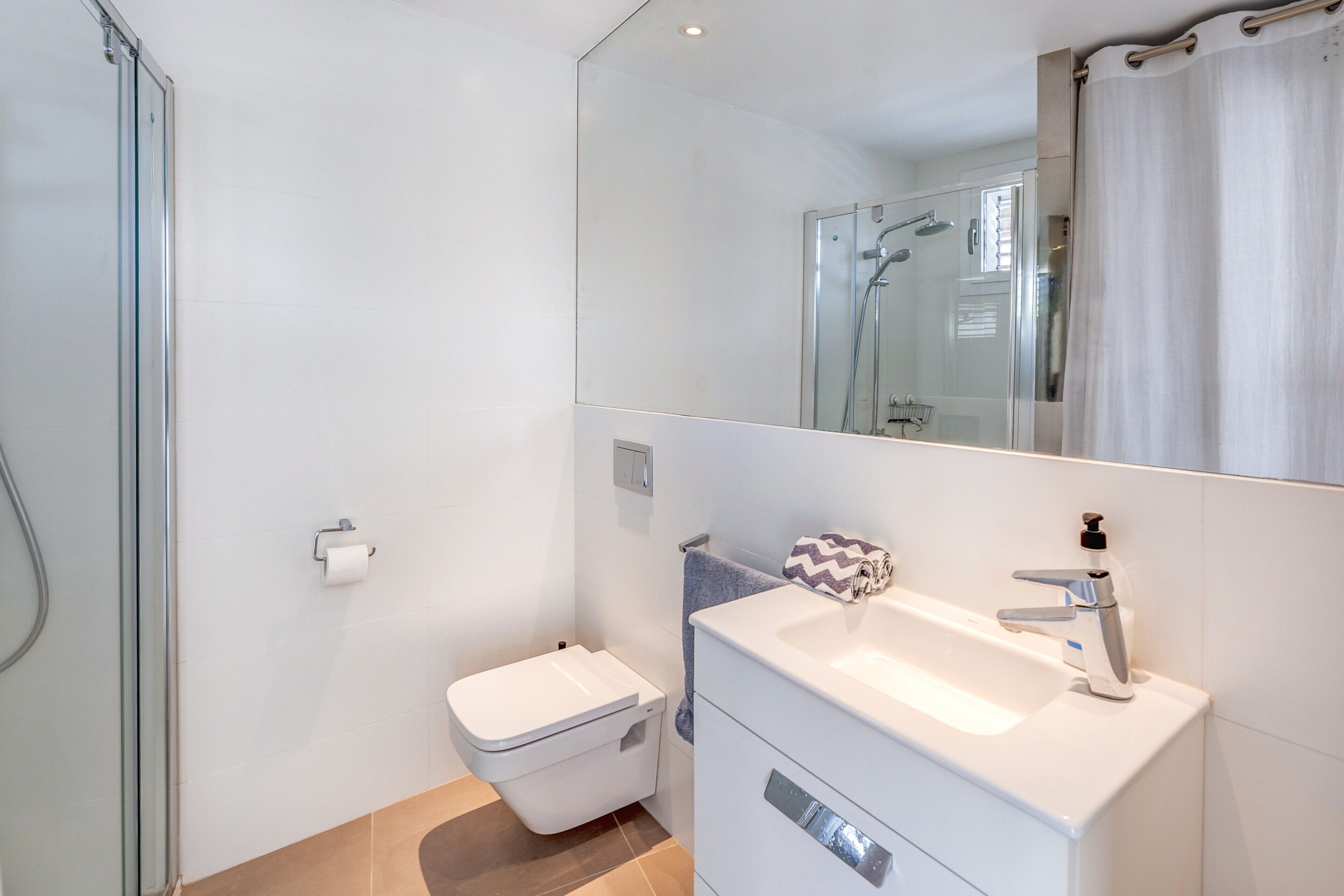 Shower, free toiletries, hair dryer, towels