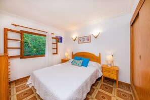 3 bedrooms, iron/ironing board, free WiFi, bed sheets