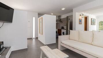 TV, ping pong, stereo