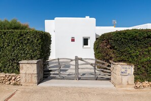Exterior - Holiday Home "Ca Sa Mola" with Terrace and Pool (Cala Blanca - Ciutadella de Menorca)