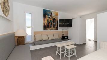 TV, bordtennis og stereoanlegg