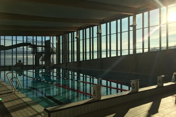 Indoor pool, lifeguards on site