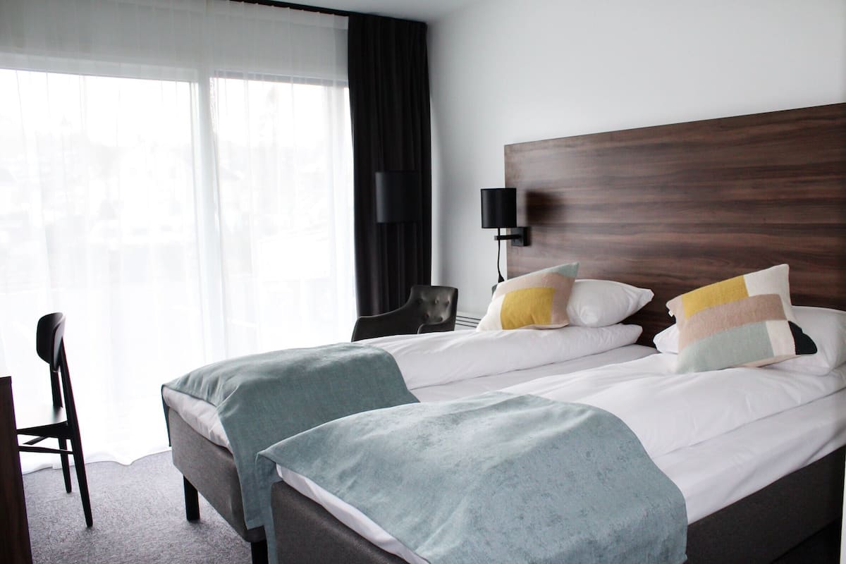 1 bedroom, premium bedding, pillow-top beds, desk