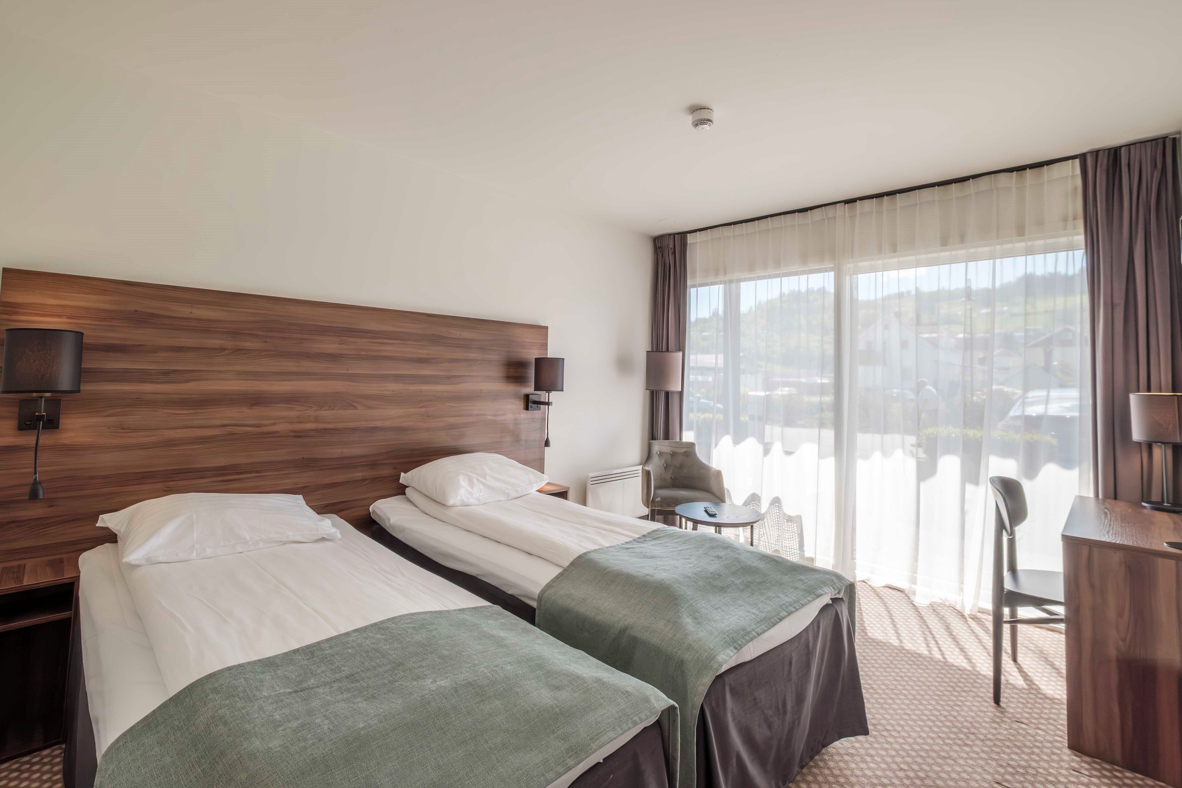 Literie de qualité supérieure, surmatelas, bureau