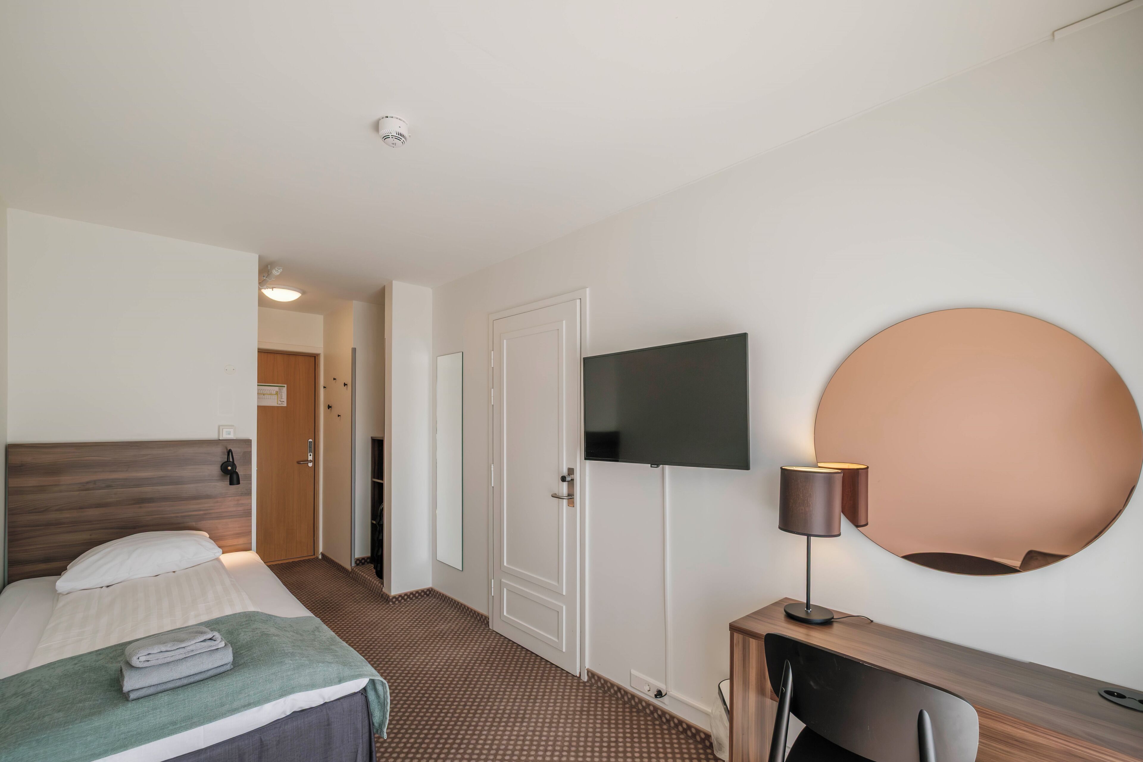 Literie de qualité supérieure, surmatelas, bureau