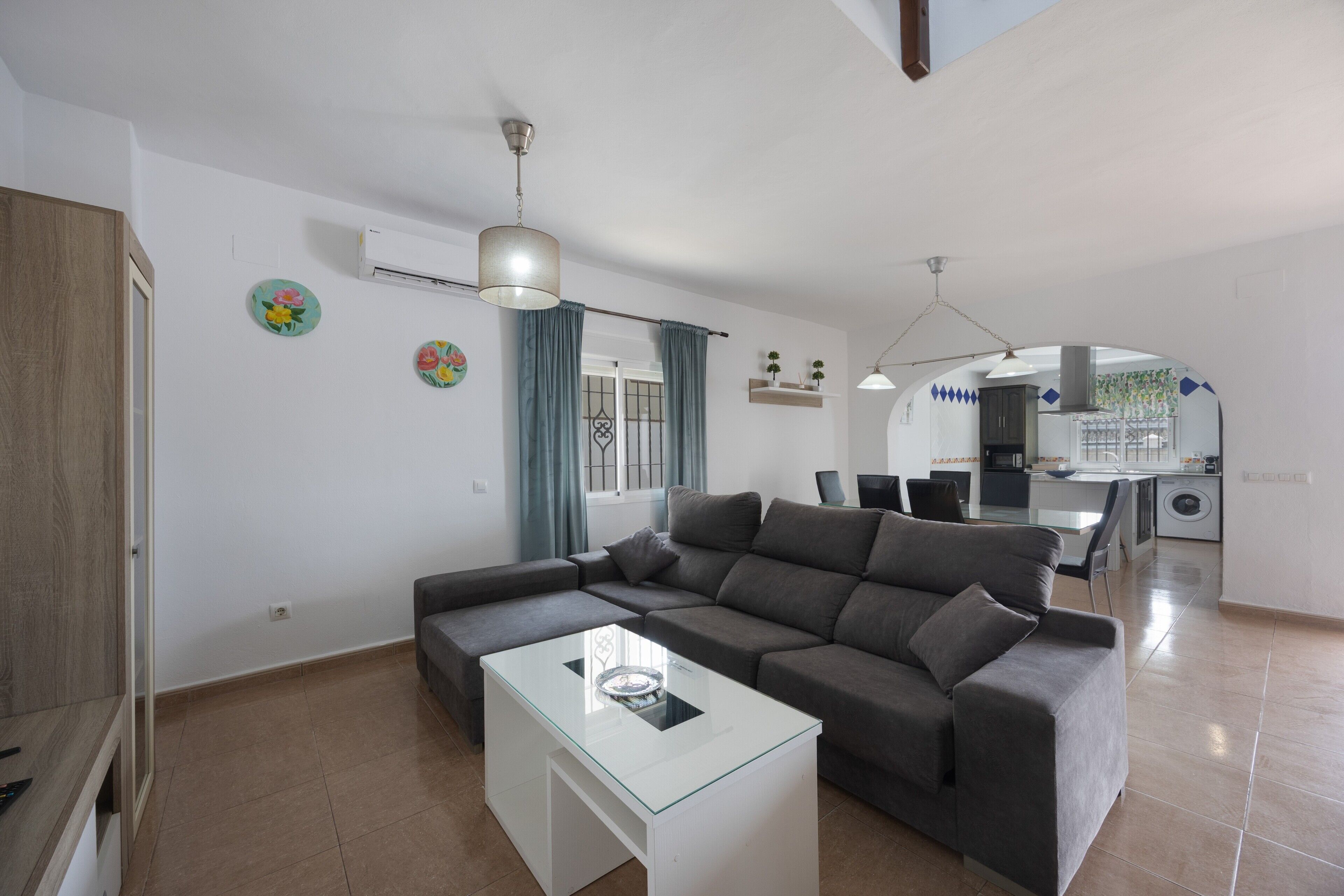 TV, mesa de pingue-pongue