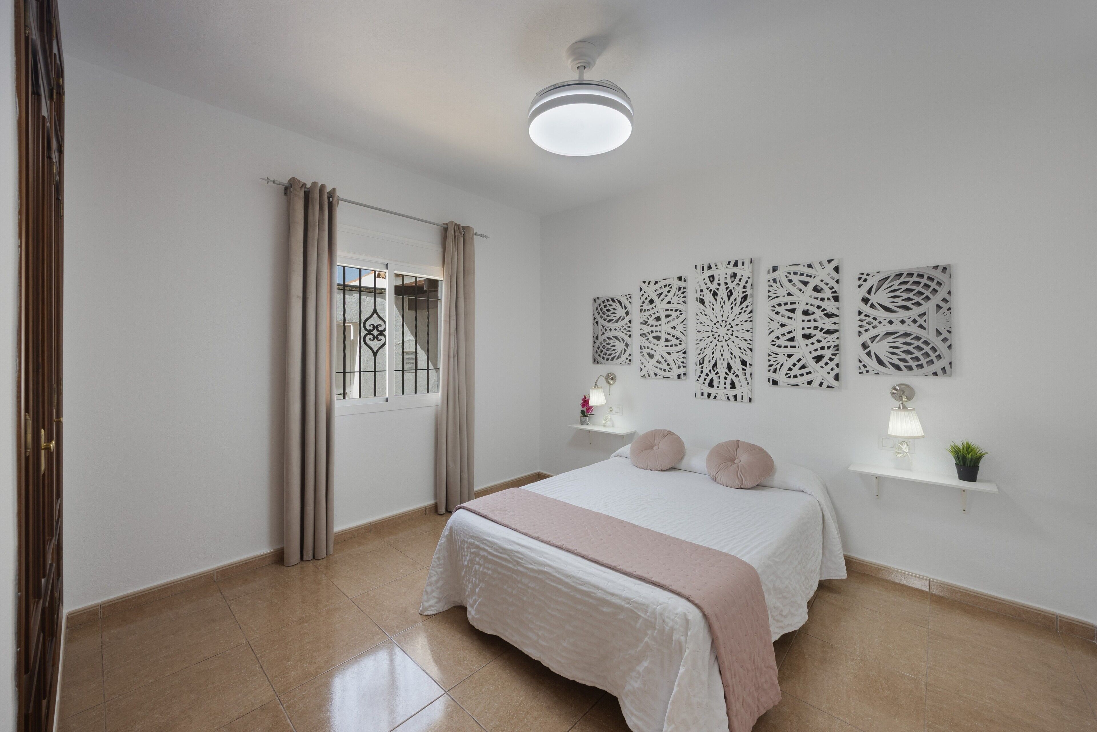 4 bedrooms, iron/ironing board, free WiFi, bed sheets