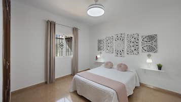 4 bedrooms, iron/ironing board, free WiFi, bed sheets