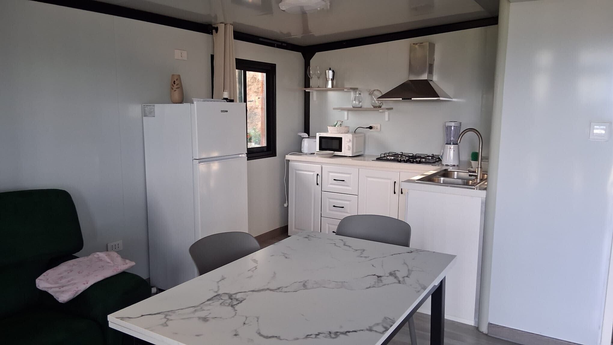 Refrigerador, microondas, horno, placa de cocina