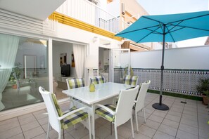 Outdoor dining - Family House "Villa José" with Terrace (Palma)