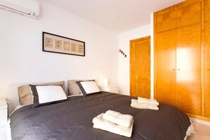 4 slaapkamers, een strijkplank/strijkijzer, gratis wifi, beddengoed