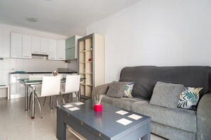 TV - Beautiful Apartment "Entre Vientos" in the City Center with Air Conditioning (Conil de la Frontera)