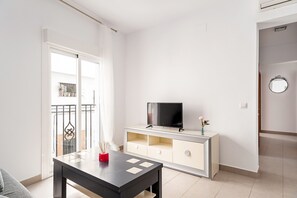 TV - Beautiful Apartment "Entre Vientos" in the City Center with Air Conditioning (Conil de la Frontera)