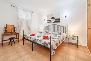 3 bedrooms, iron/ironing board, free WiFi, bed sheets