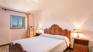 2 slaapkamers, een strijkplank/strijkijzer, gratis wifi, beddengoed