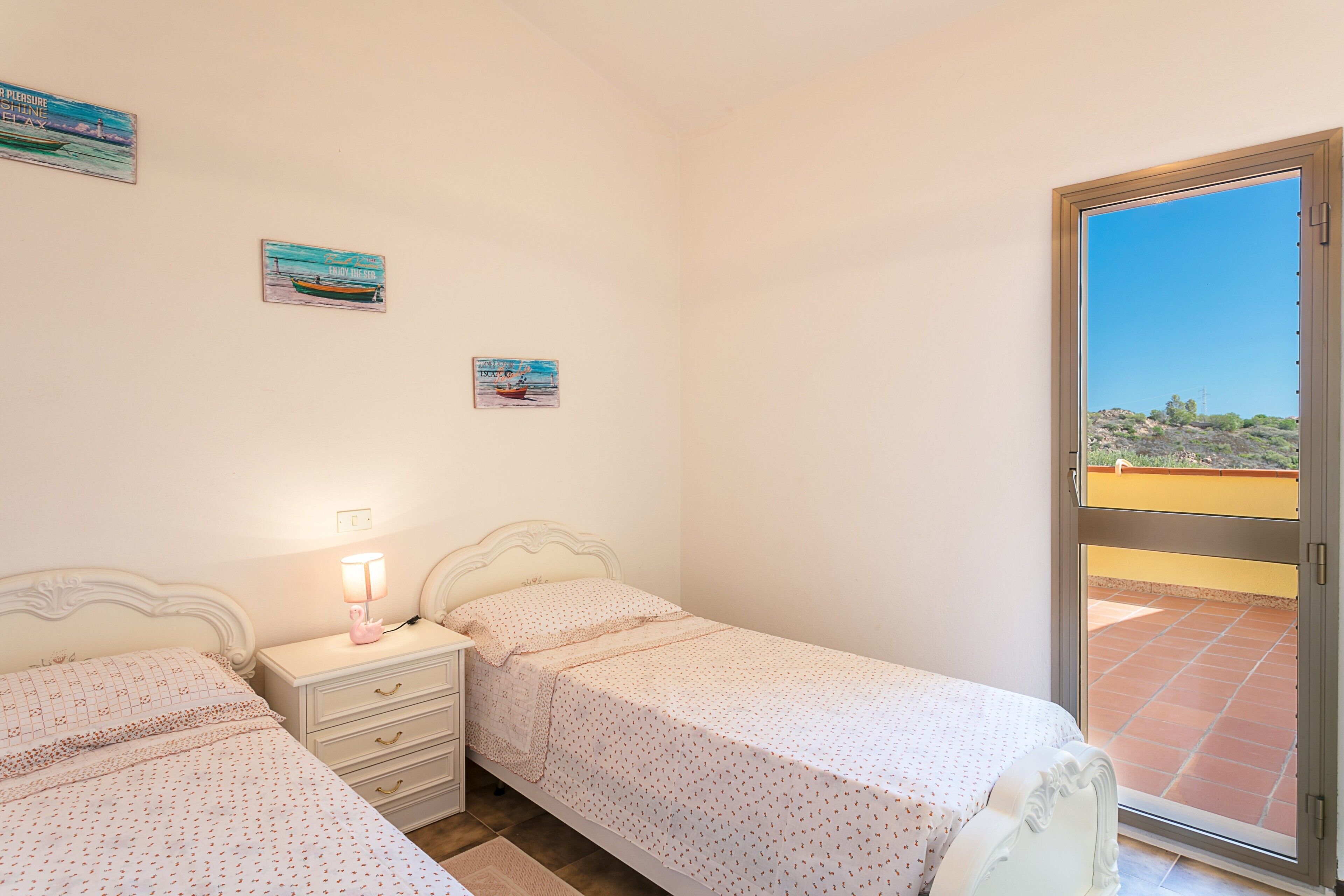 2 slaapkamers, een strijkplank/strijkijzer, gratis wifi, beddengoed