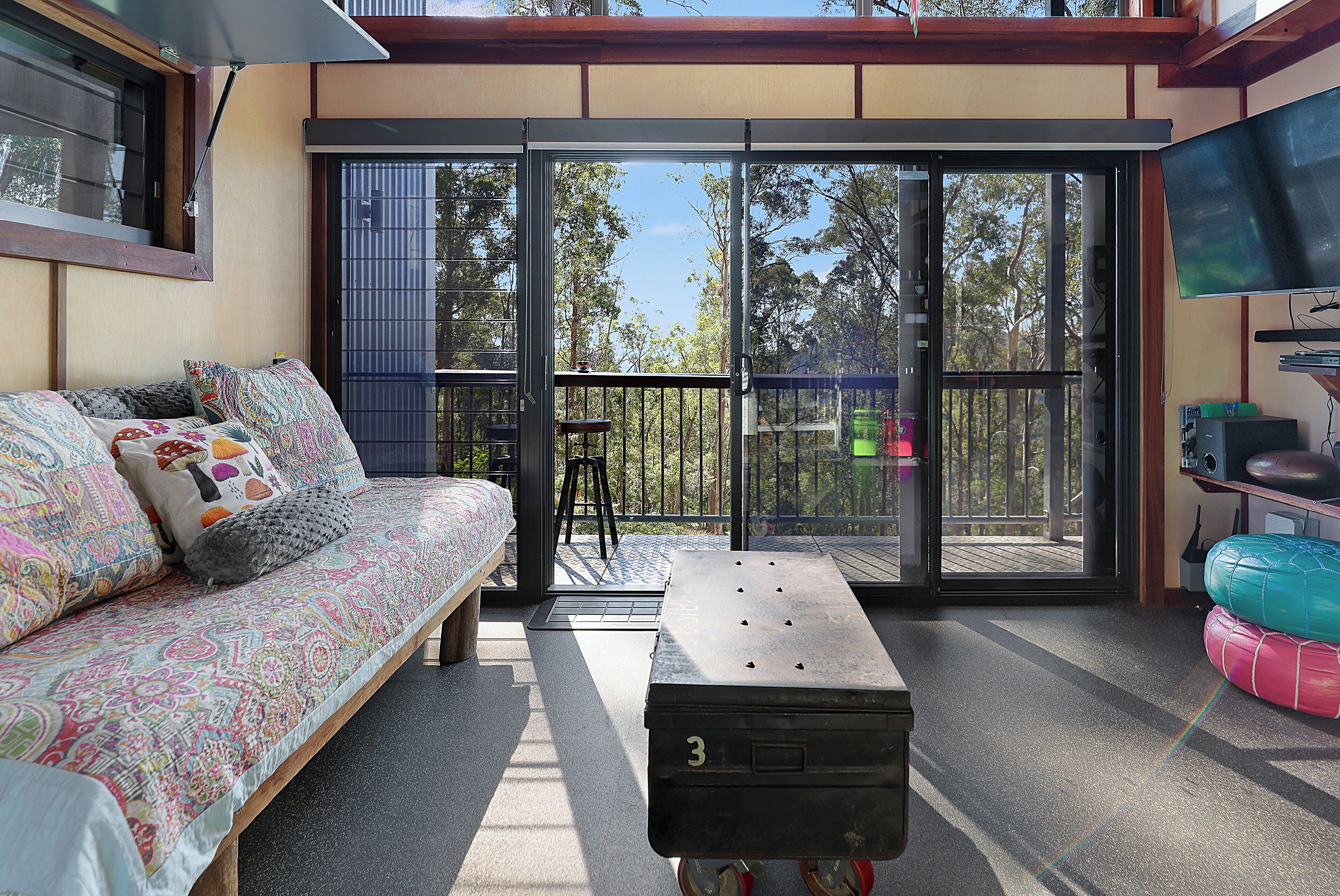 TV, fireplace, DVD player, books