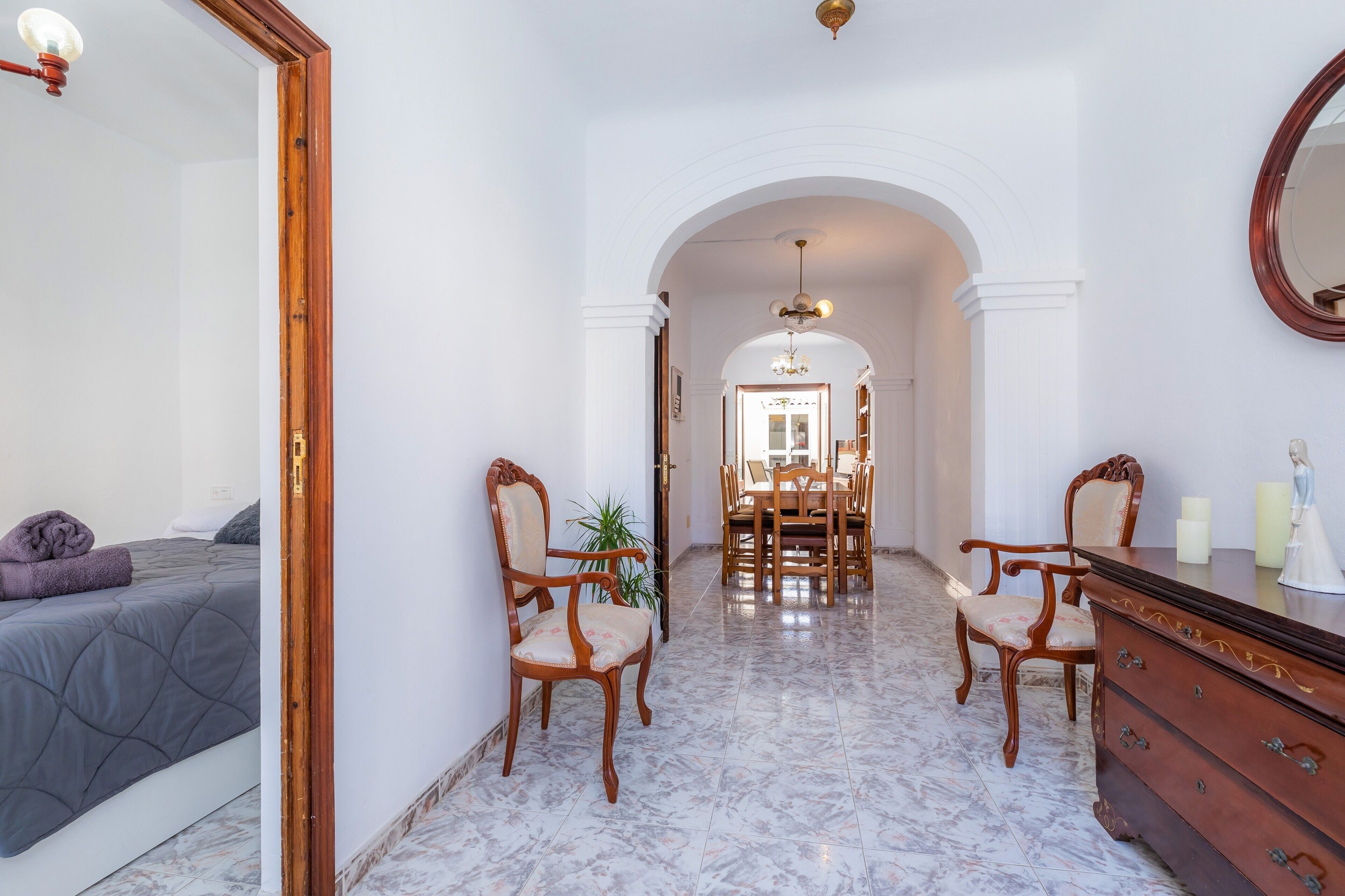 2 habitaciones, tabla de planchar con plancha y wifi gratis 