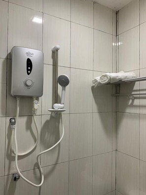 Regadera en el baño
