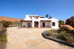 Exterior - Tranquil Country Estate “Finca Remedios” with Terrace, Garden & Wi-Fi (Las Palmas, España)