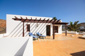 Terrace/patio - Tranquil Country Estate “Finca Remedios” with Terrace, Garden & Wi-Fi (Las Palmas, España)