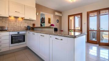 Villa, 3 Bedrooms | Private kitchen | Fridge, microwave, oven, stovetop