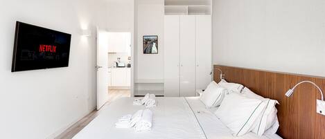 Iron/ironing board, free WiFi, bed sheets