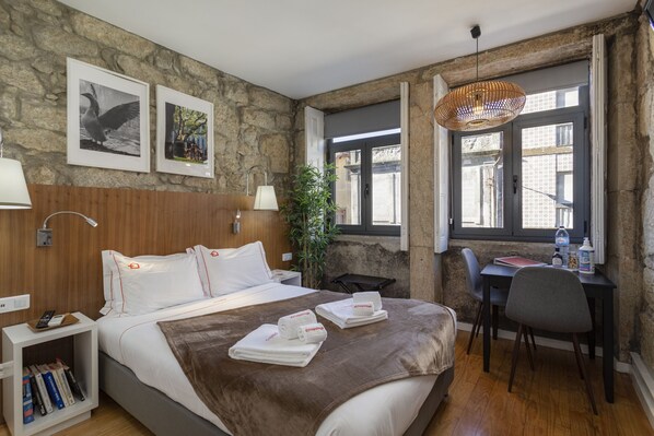 Iron/ironing board, free WiFi, bed sheets