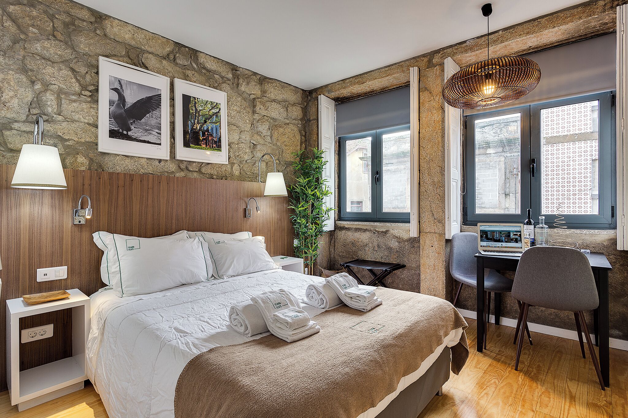 Fer et planche à repasser, Wi-Fi gratuit, draps fournis