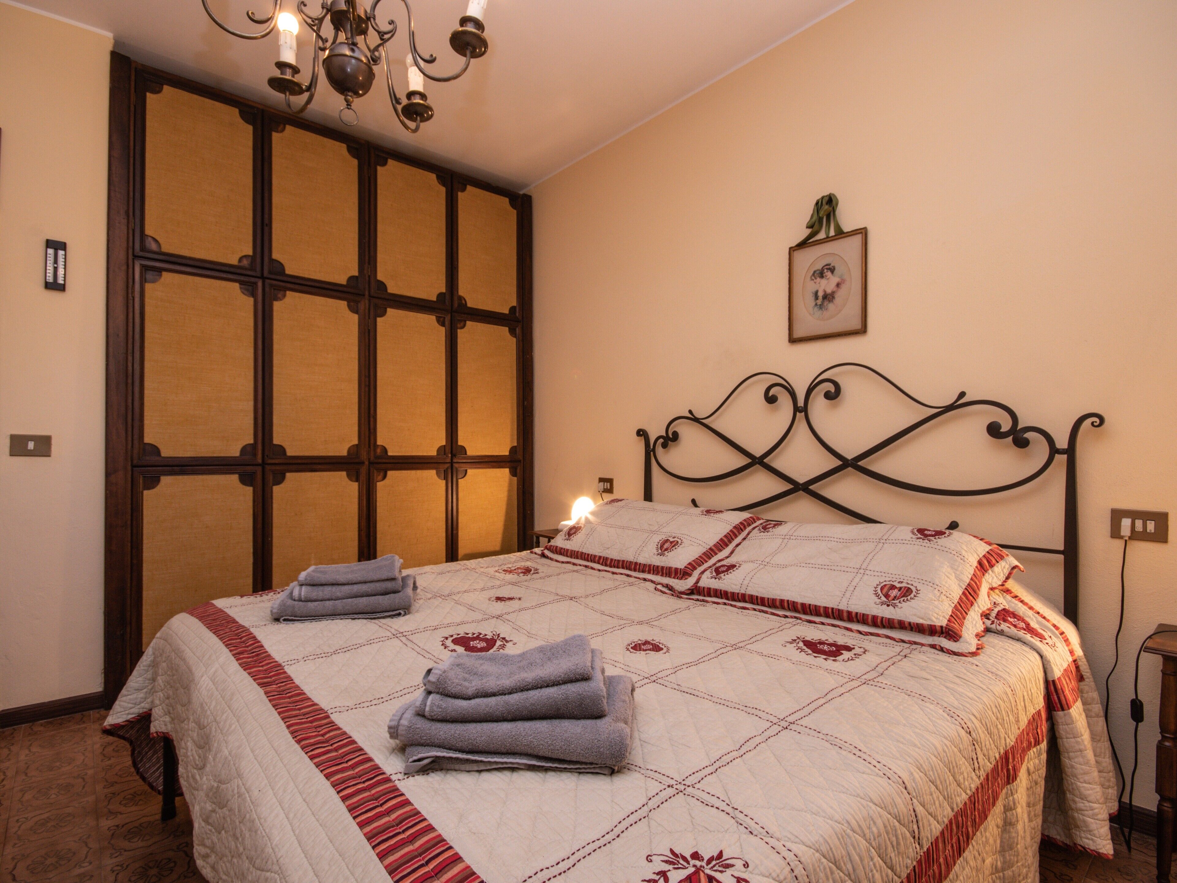 4 bedrooms, iron/ironing board, free WiFi, bed sheets