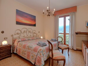 4 bedrooms, iron/ironing board, free WiFi, bed sheets - Villa "Portese" with a Rustic Touch and Near Lake Garda (san felice del benaco)