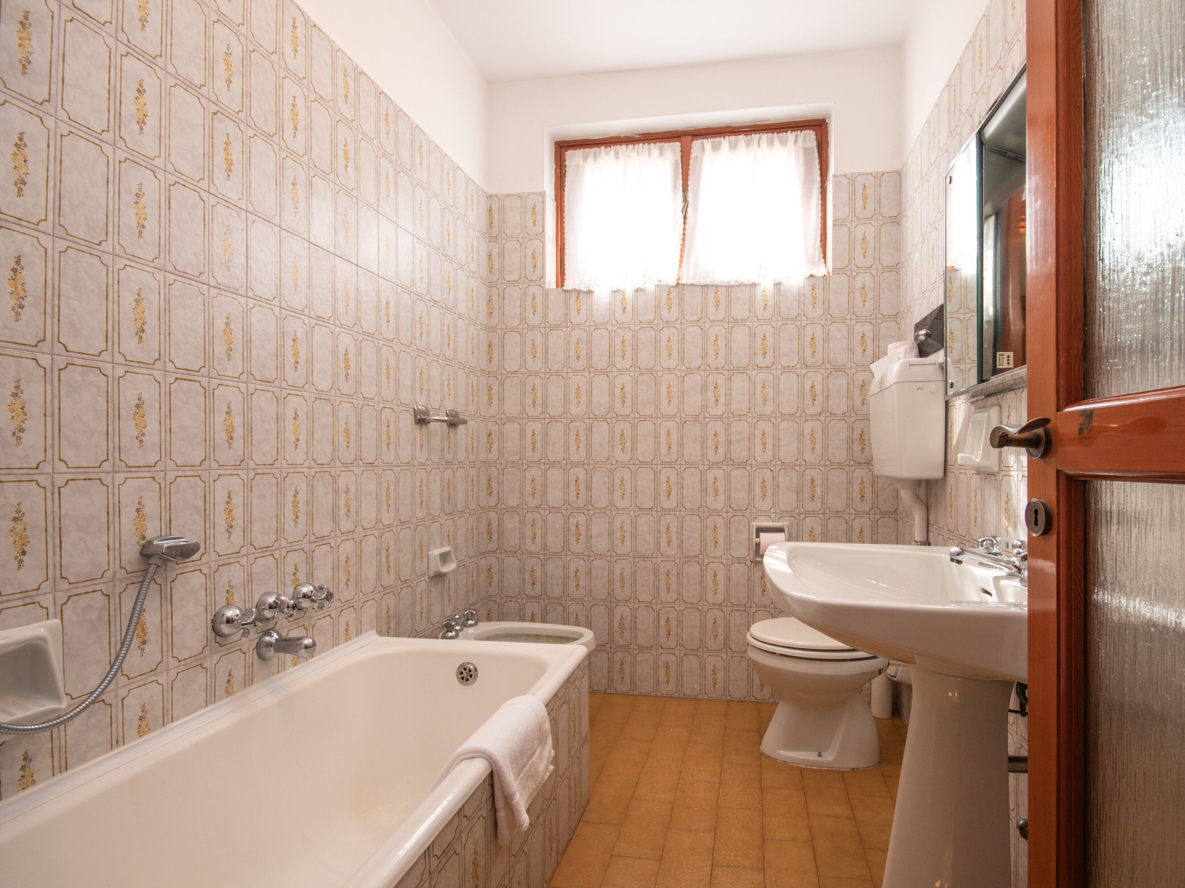 Bathtub, hair dryer, towels