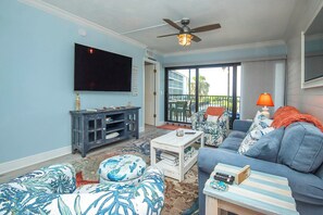 Living area - Sand Pointe 212 - Gulf view vacation rental condominium (Sanibel)