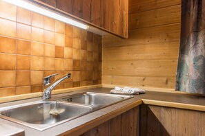 Fridge, microwave, oven, stovetop - Holiday Apartment "Christa A" with Wi-Fi near Various Ski Resorts (Ortisei)