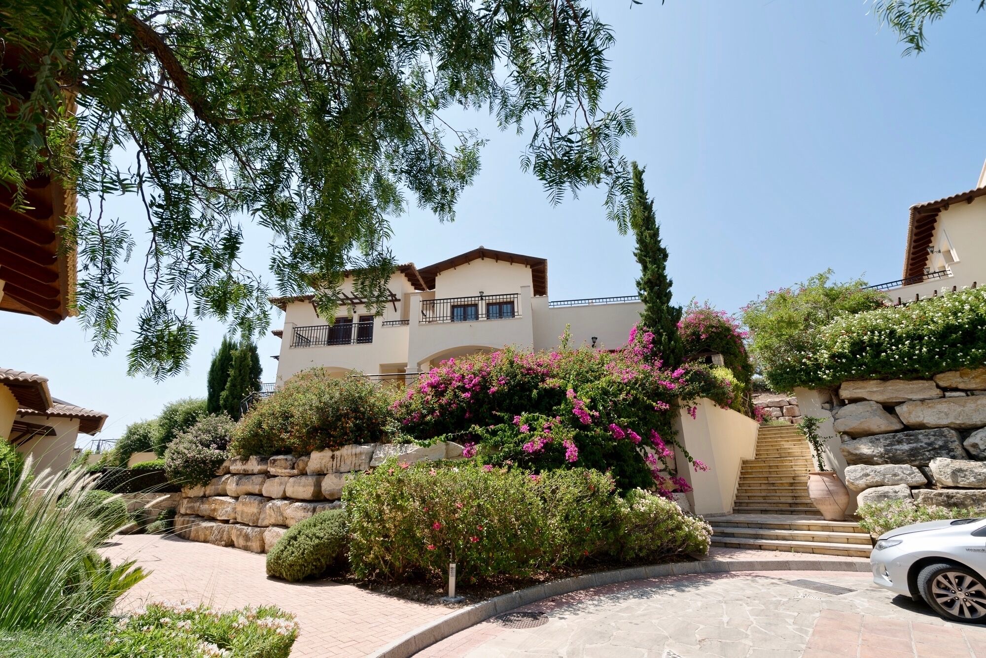 المنشأة من الخارج