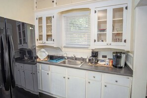 House (3 Bedrooms) | Private kitchen | Fridge, microwave, oven, stovetop